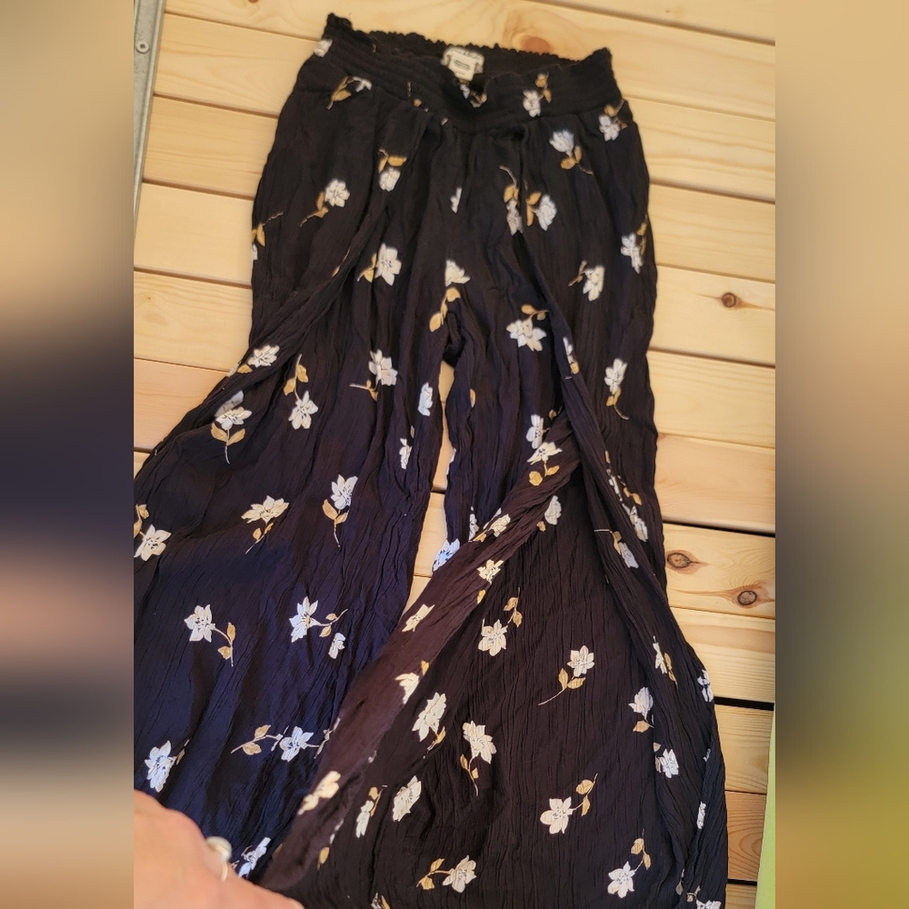 Women's Black Leg Wide Floral Pants S - Picture 5 of 12